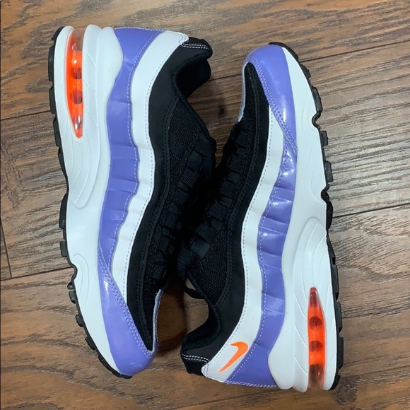 • NIKE AIR MAX ‘95 LE WMNS Black/Total Orange - Picture 12 of 16